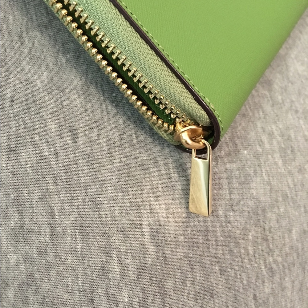 ⭐️ Flash Sale ⭐️ Tory Burch Robinson Wallet - Picture 3 of 4