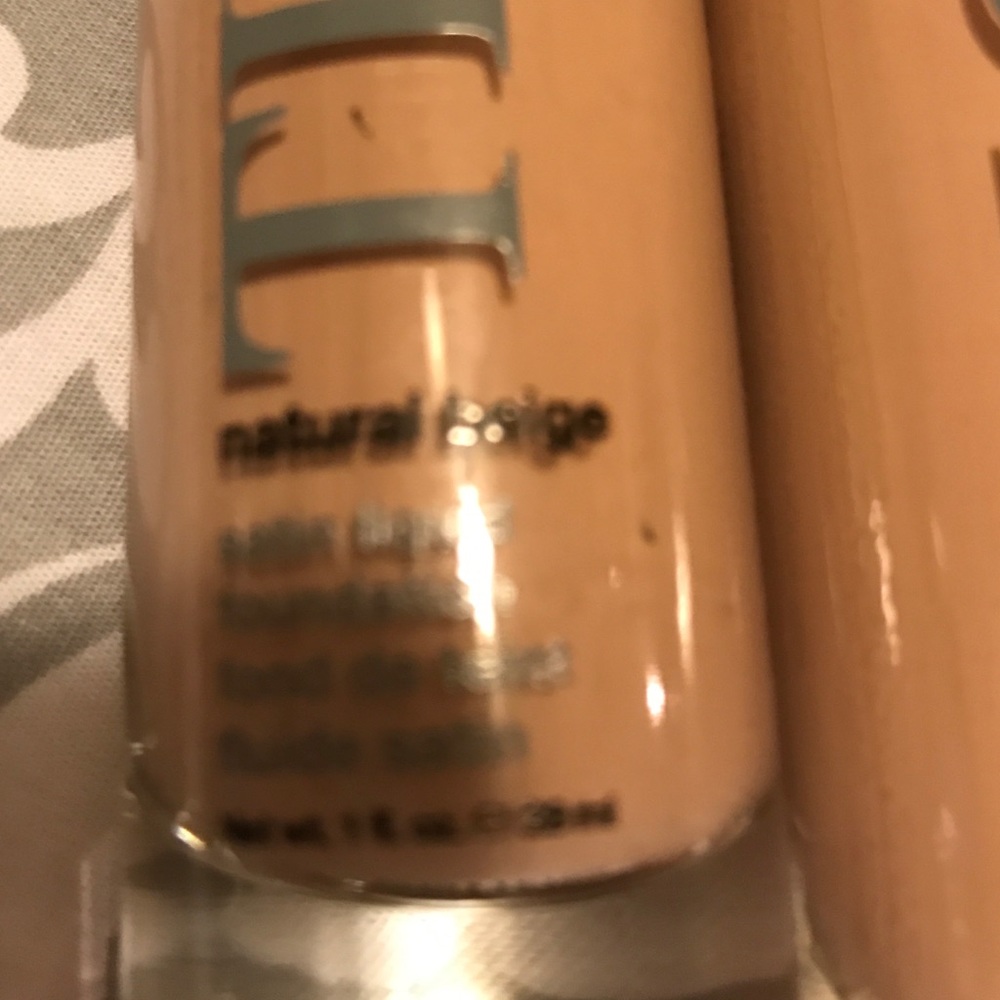 TIGI satin liquid foundation. Never used. - Picture 3 of 3