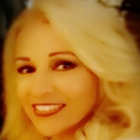 Meet your Posher, Dena - Picture 1 of 1