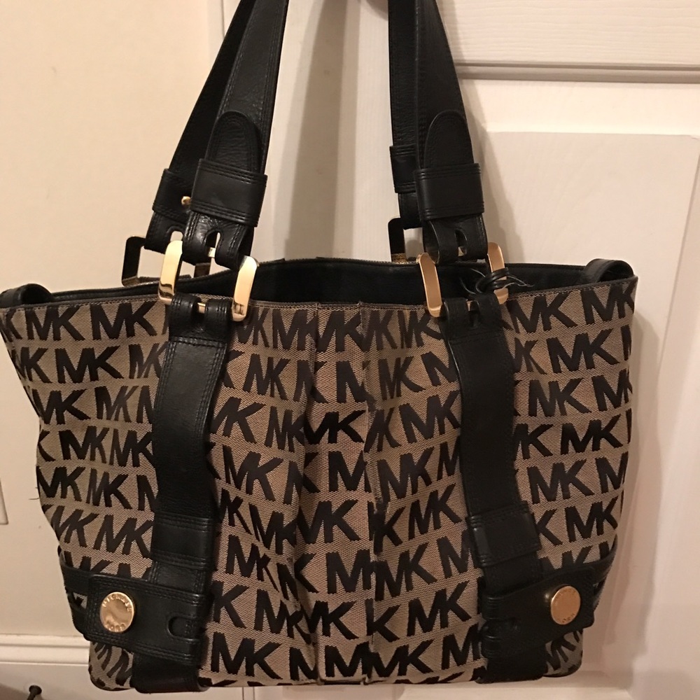 Micheal Kors Black and Tan purse