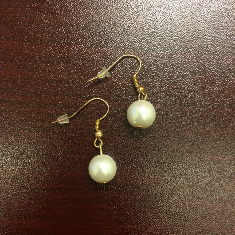 🛍 Dangling Pearl Earrings
