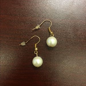 🛍 Dangling Pearl Earrings