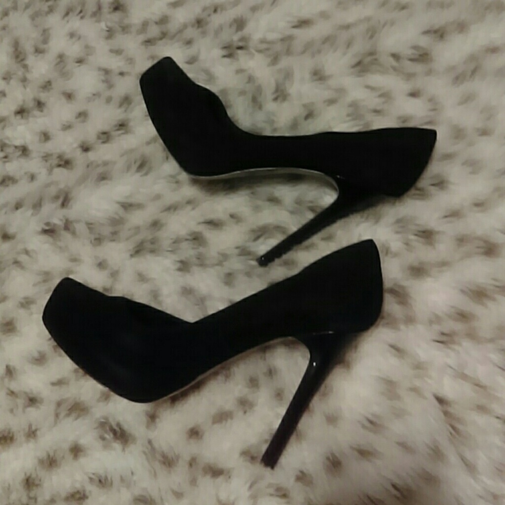 Shoes - Picture 2 of 4