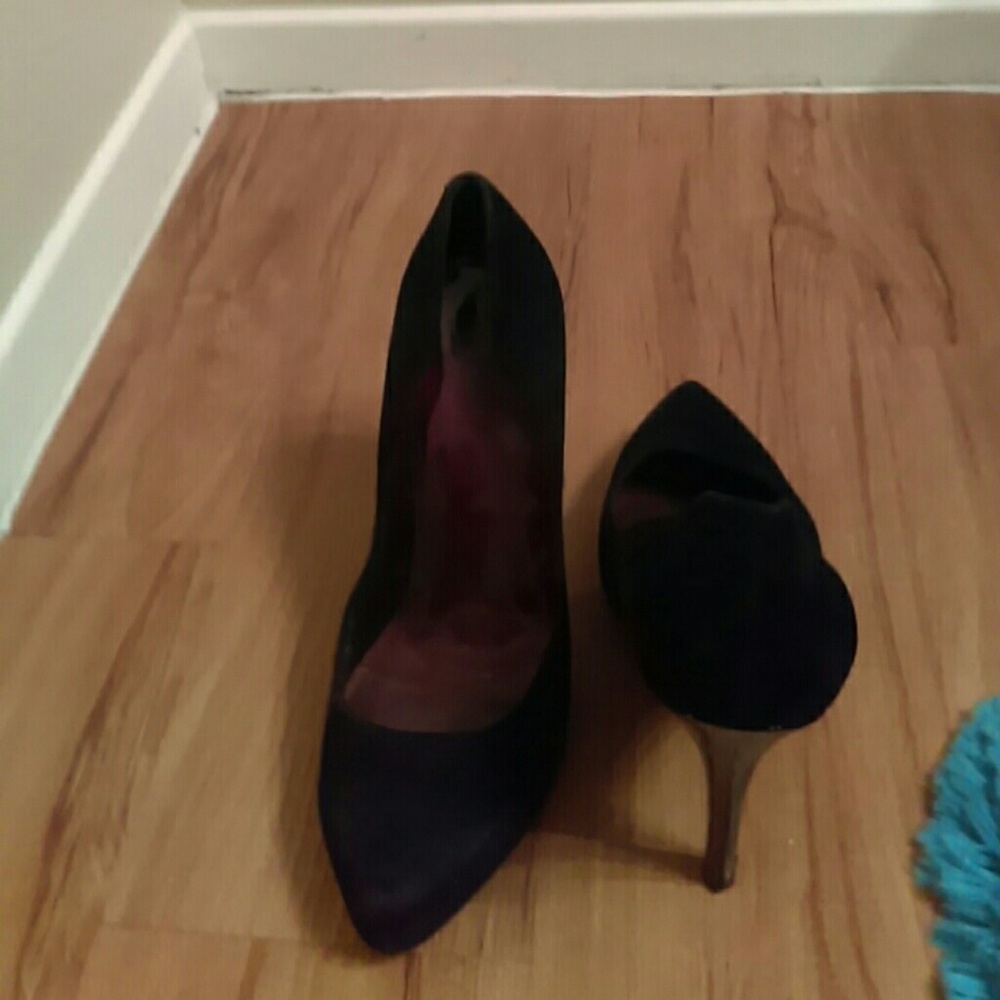 Shoes - Picture 3 of 4