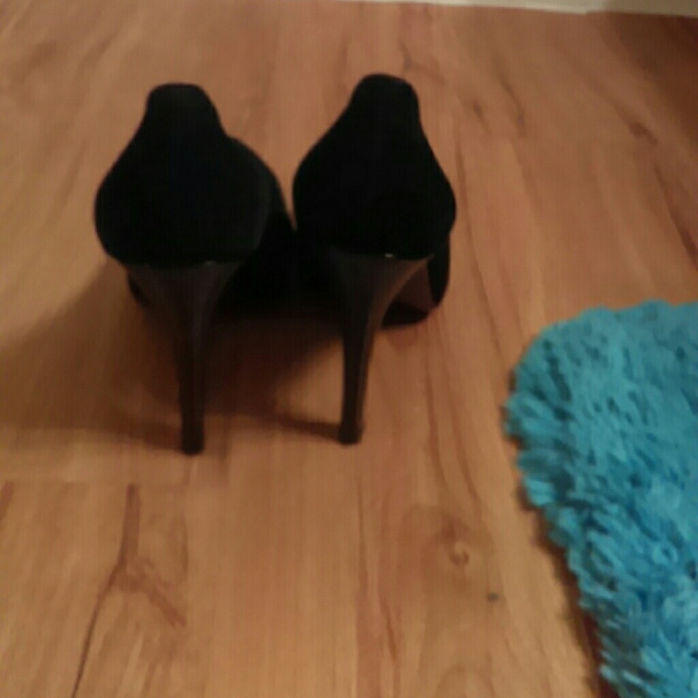 Shoes - Picture 4 of 4