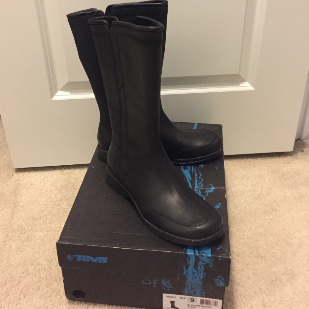 Teva Capistrano Black Boots