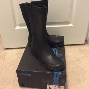 Teva Capistrano Black Boots