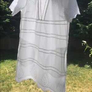 GAP White eyelet short sleeve dress with pockets