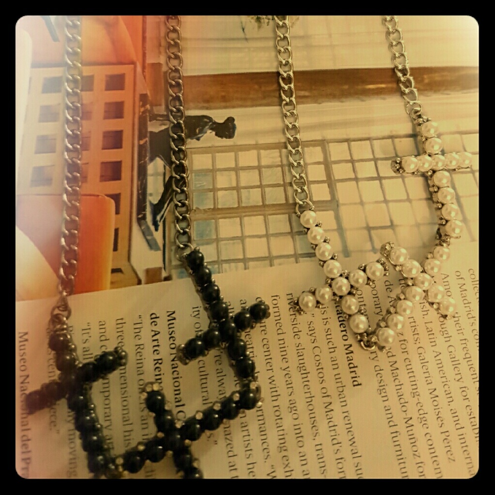 Sold black and white necklace