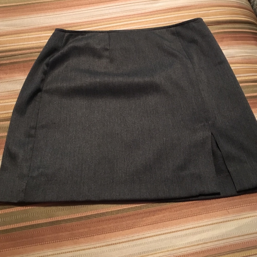 Express skirt - Size 5/6 dark grey great condition