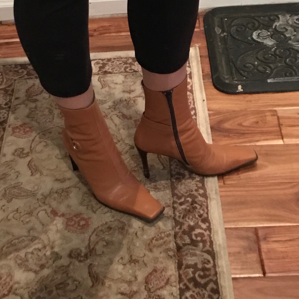 GUESS BOOTIES