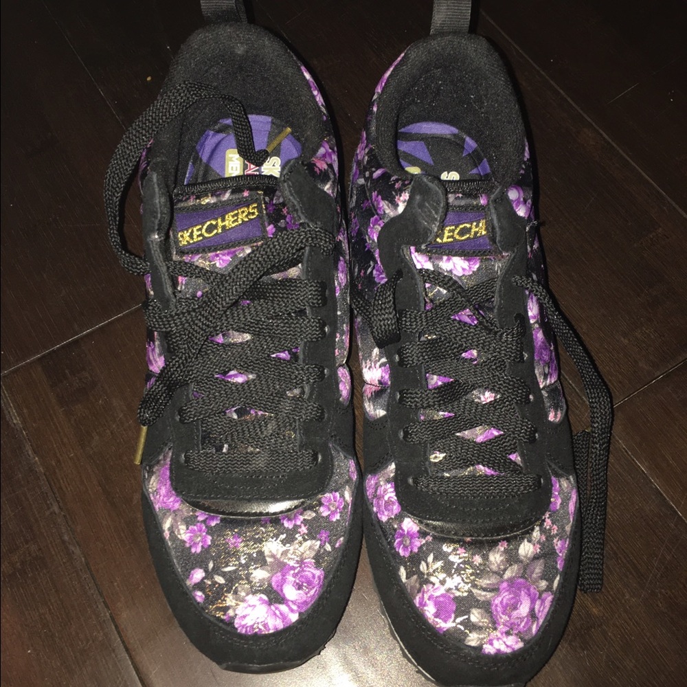 Excellent condition sketcher gym shoes