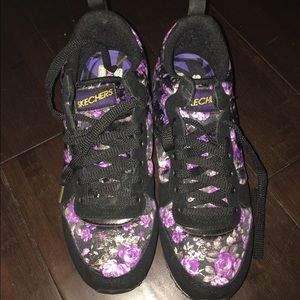 Excellent condition sketcher gym shoes