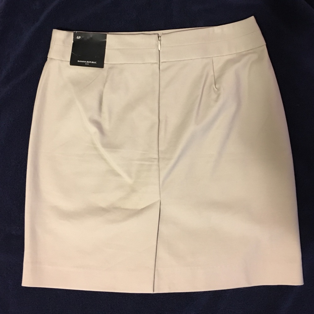 NWT, banana republic khaki pencil skirt, size 6p