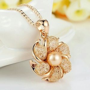 Gold Plated Mesh Pearl Flower Necklace