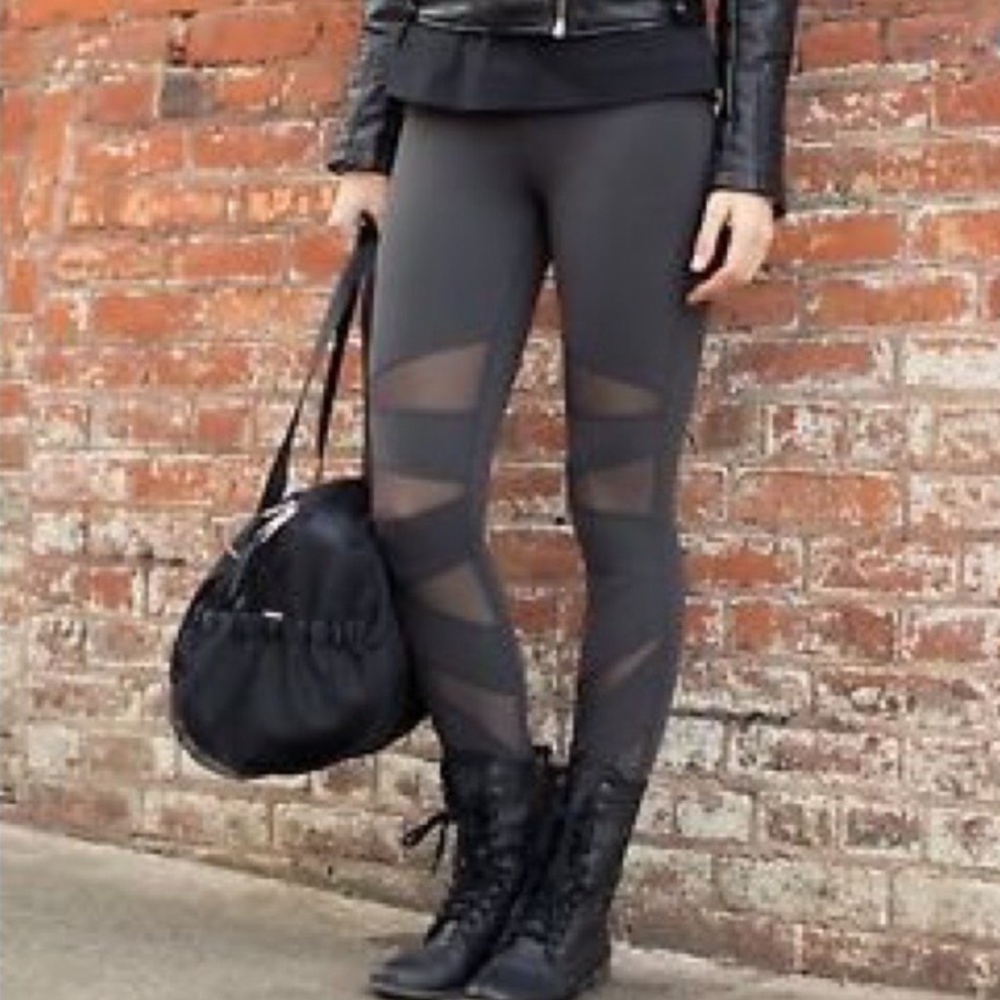 Lululemon Original Tech Mesh. Soot. 4.