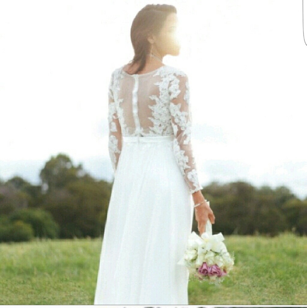 Bohemian lace wedding dress - Picture 2 of 4