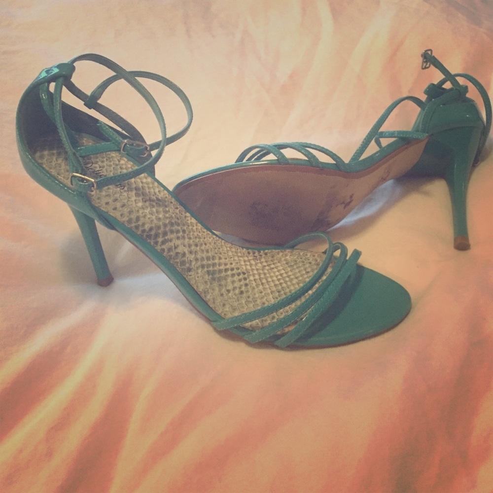 Size 10 Women's Aqua Heels