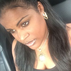 Meet your Posher, Yaima