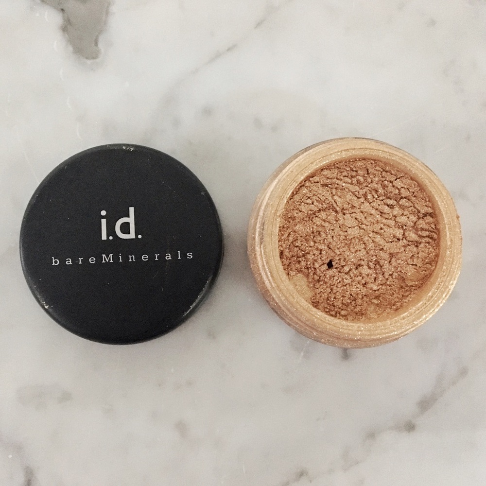 Bare Minerals i.d. eyeshadow in True Gold