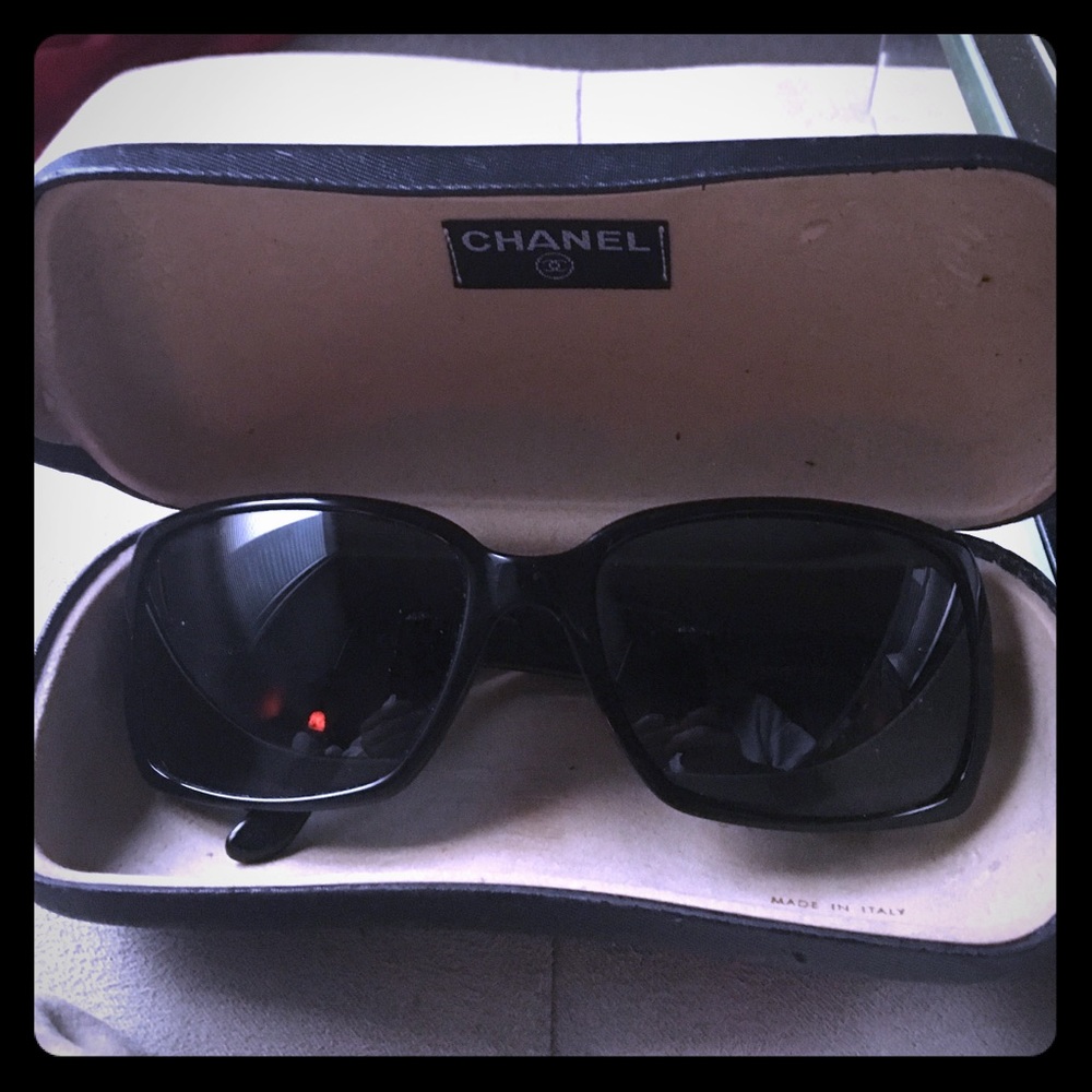 Chanel Sunglasses Black in great condition!
