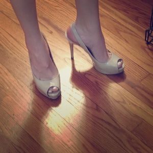 Guess aerra peep-toe platform nude heels 8