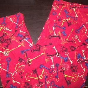 NWT 🦄🦄UNICORN🦄🦄 LuLaRoe OS Red Keys Leggings