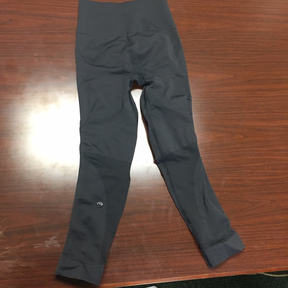 Lululemon Zone In Crop - 2 - Black