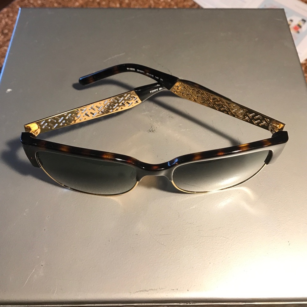 TORY BURCH SUN GLASSES