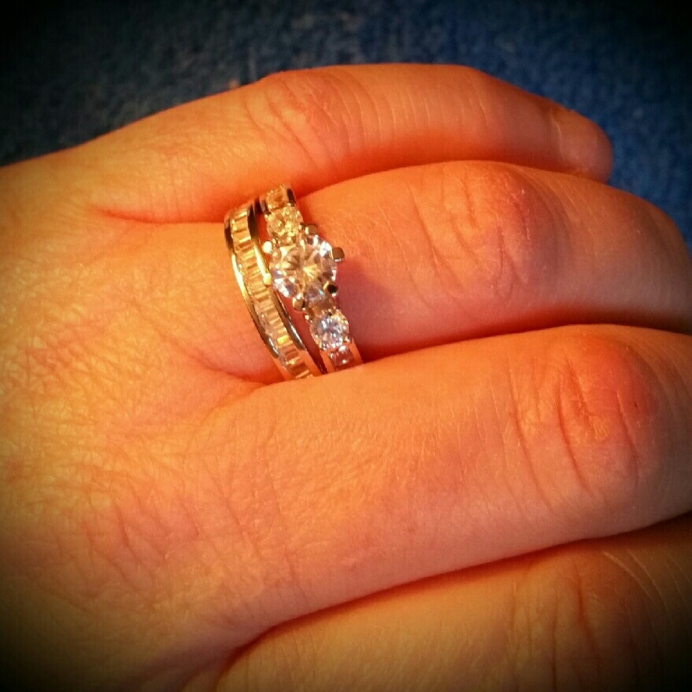 Stunning 925 Sterling silver Engagement Ring