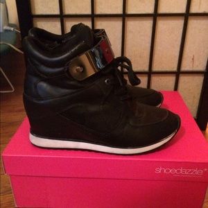 Wedge sneakers-size 6.5 blk color. ex. condition.