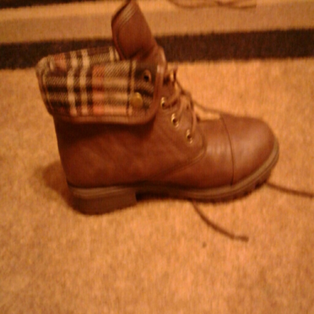 Boot - Picture 2 of 4
