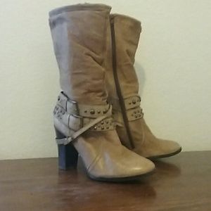 Heeled boots