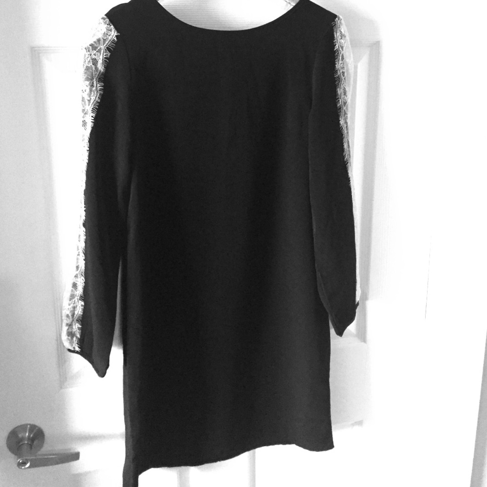Little black shift dress w/ lace sleeves!