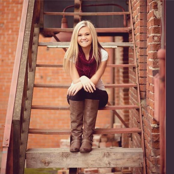 Meet your Posher, Alexis - Picture 1 of 1