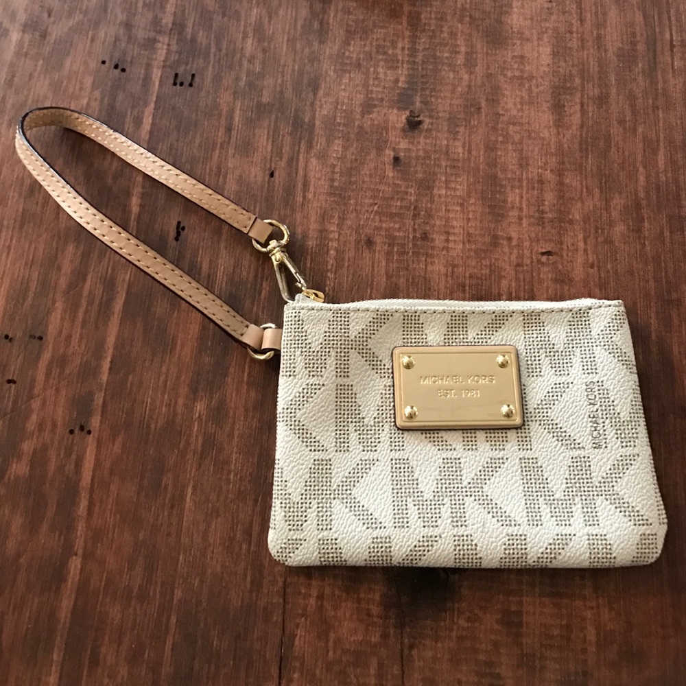 Michael kors wristlet