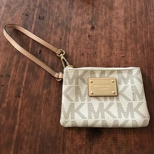 Michael kors wristlet