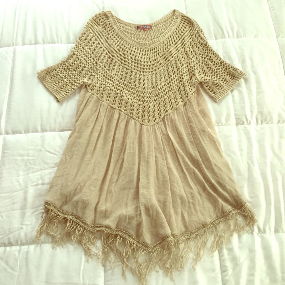 I am selling a lightweight tunic sweater