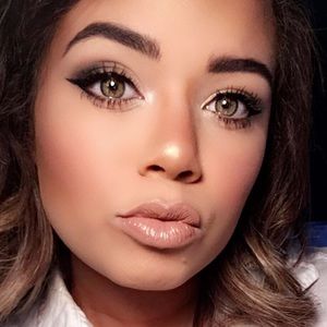 Meet your Posher, Caitlin