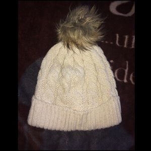 Knit beanie with pompom