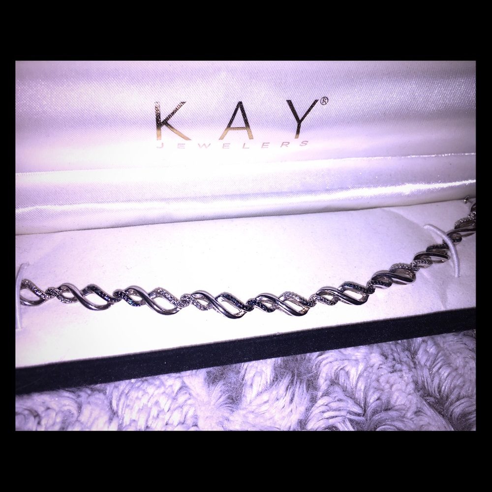 Bracelet with mini regular & blue diamonds