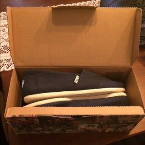 BRAND NEW Navy Blue TOMS