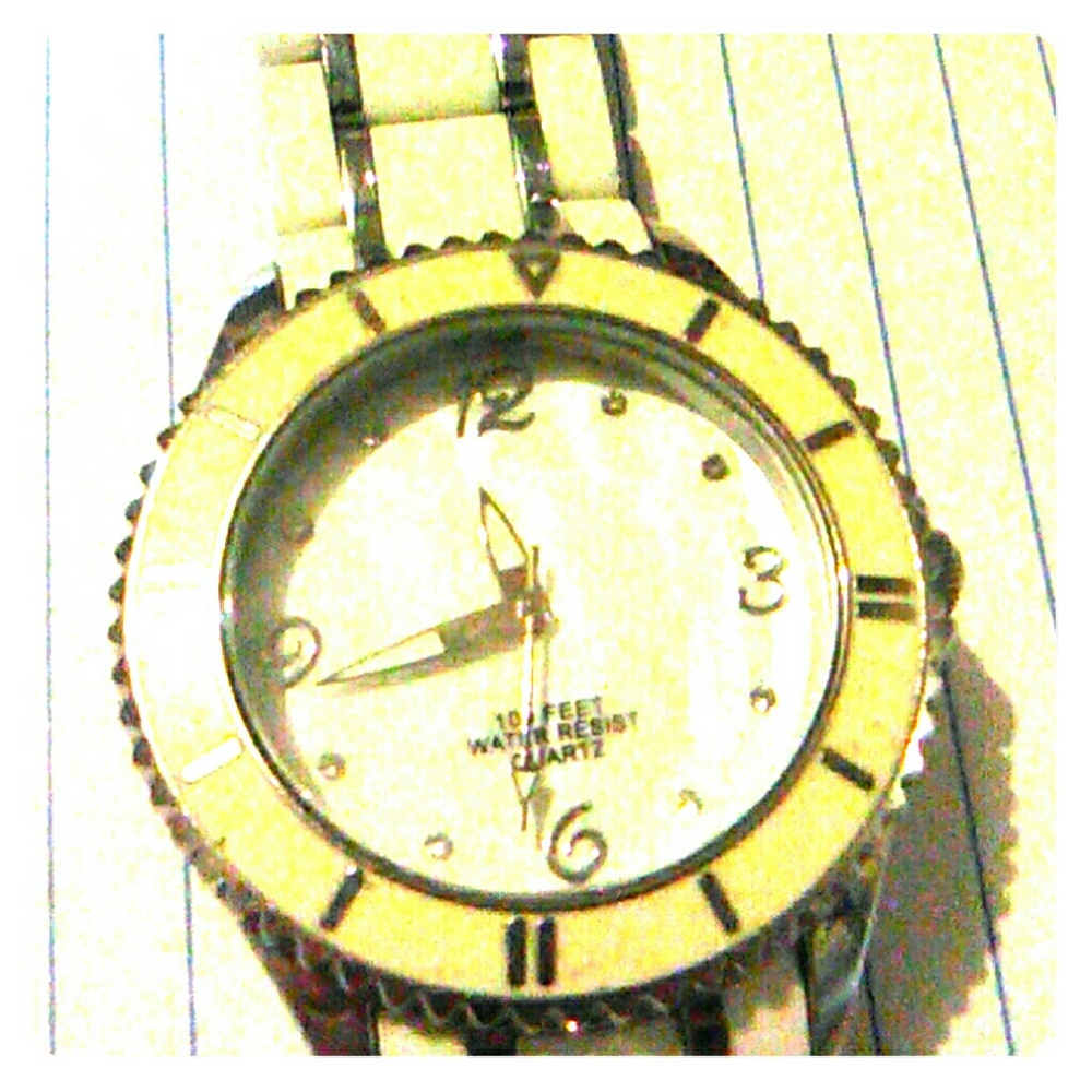 White rinestone incrested watch