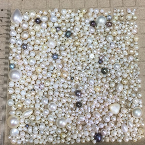 Assorted loose Pearls 3.2mm-19.6mm. Approx 700 pcs - Picture 1 of 2