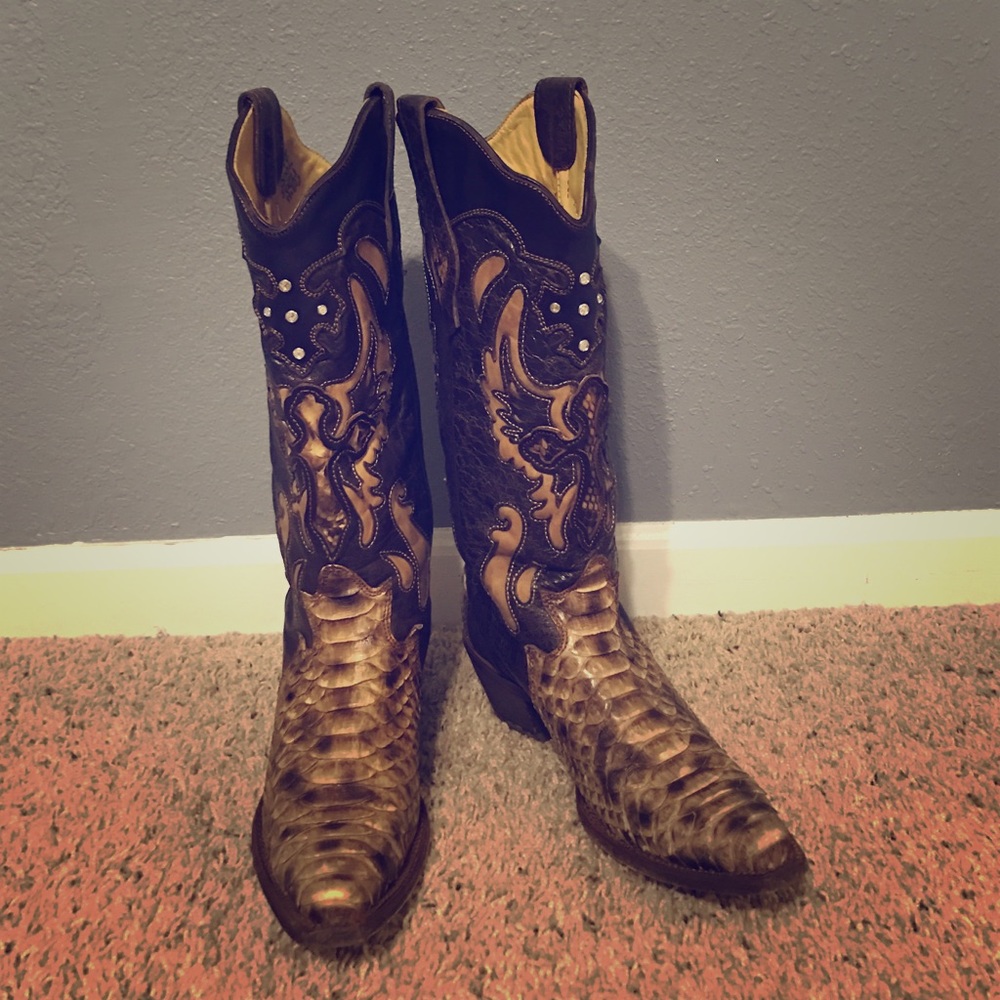 Snake skin cowgirl boots