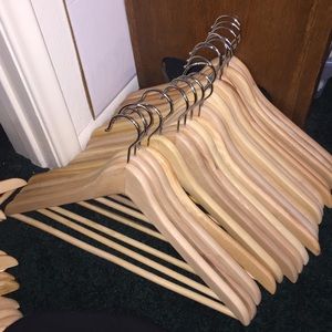Wooden hangers - qty 20