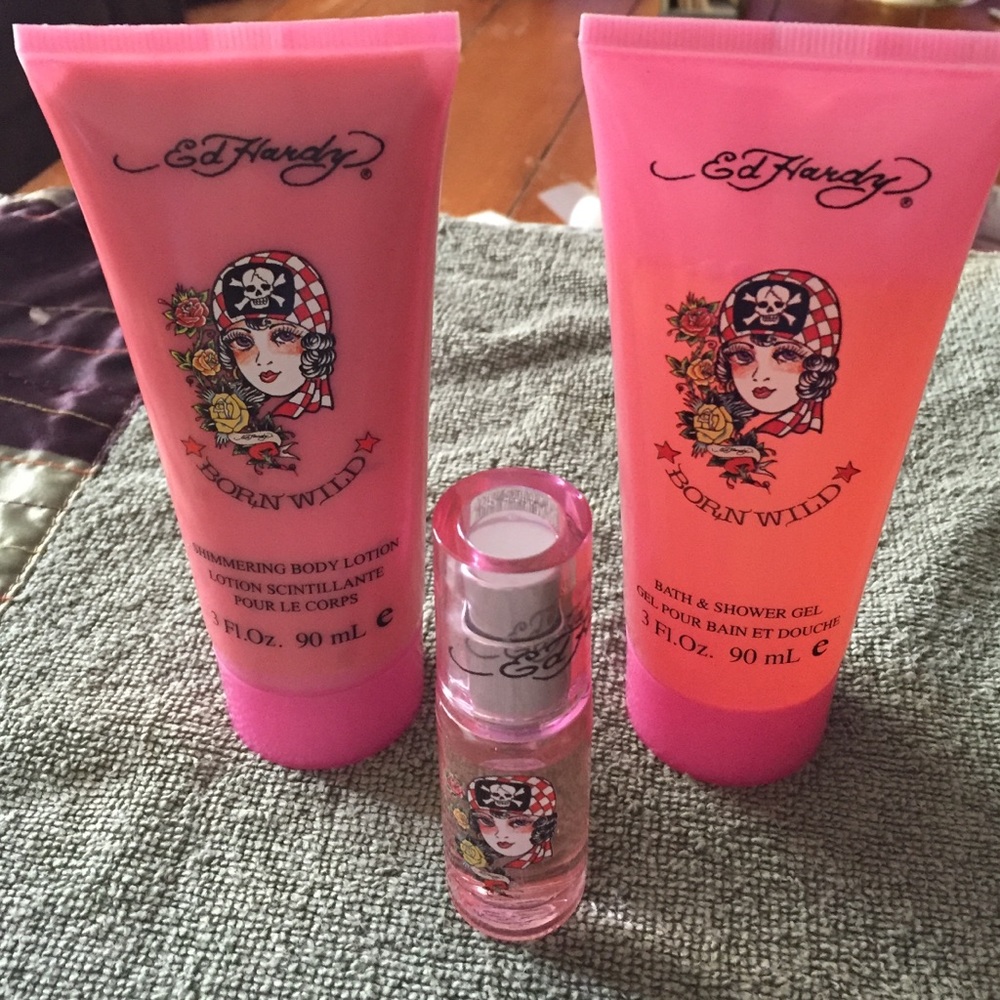 Sold !!! BRAND NEW .THREE PIECE SET OF "ED HARDY"