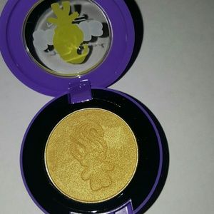 Mac Trolls eyeshadow in Suns Out ,Buns Out