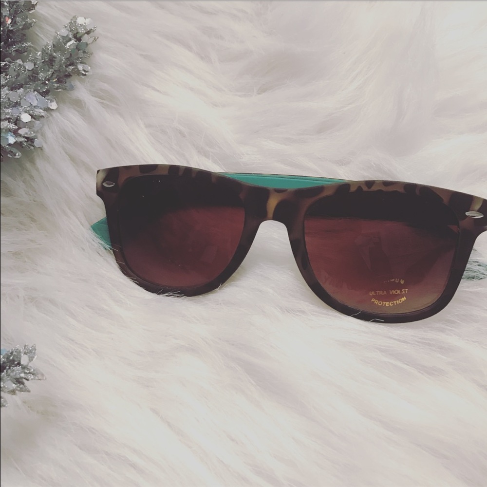 🌸 green & brown tortoise shell sunglasses