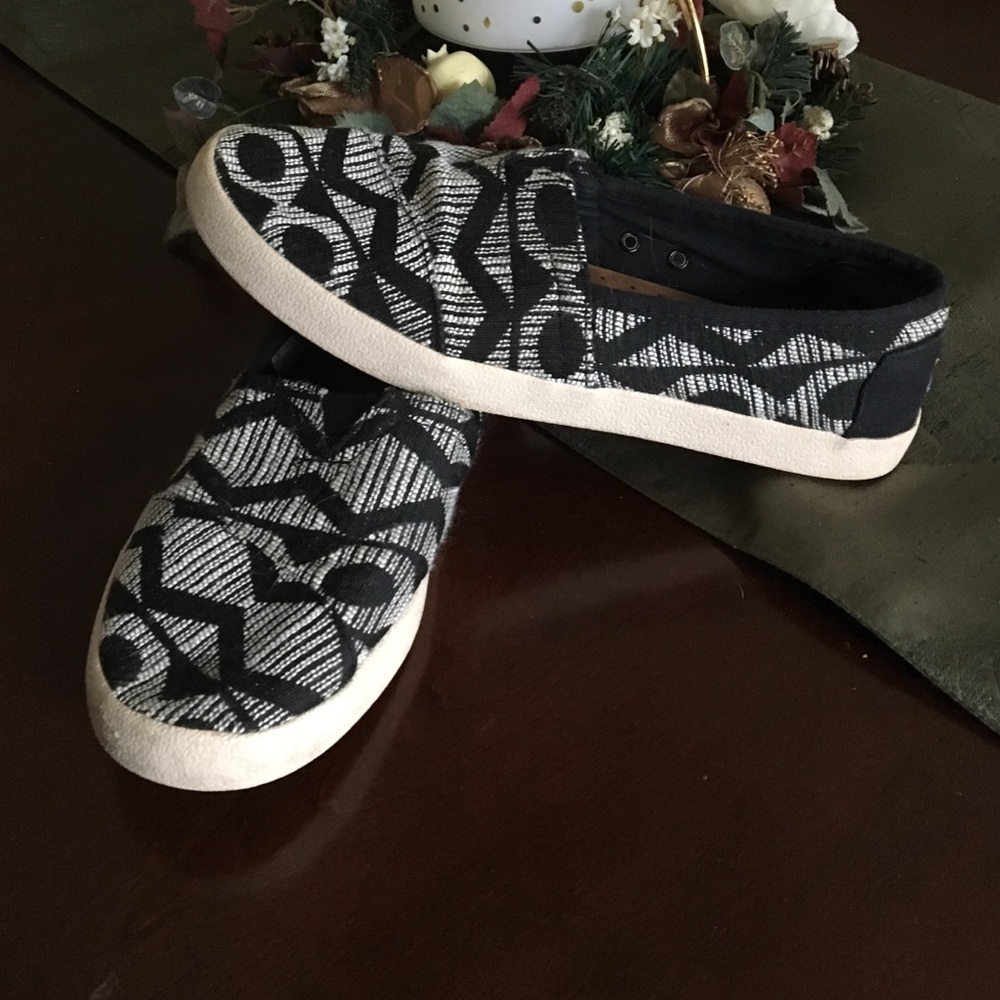 TOMS Aztec Flats